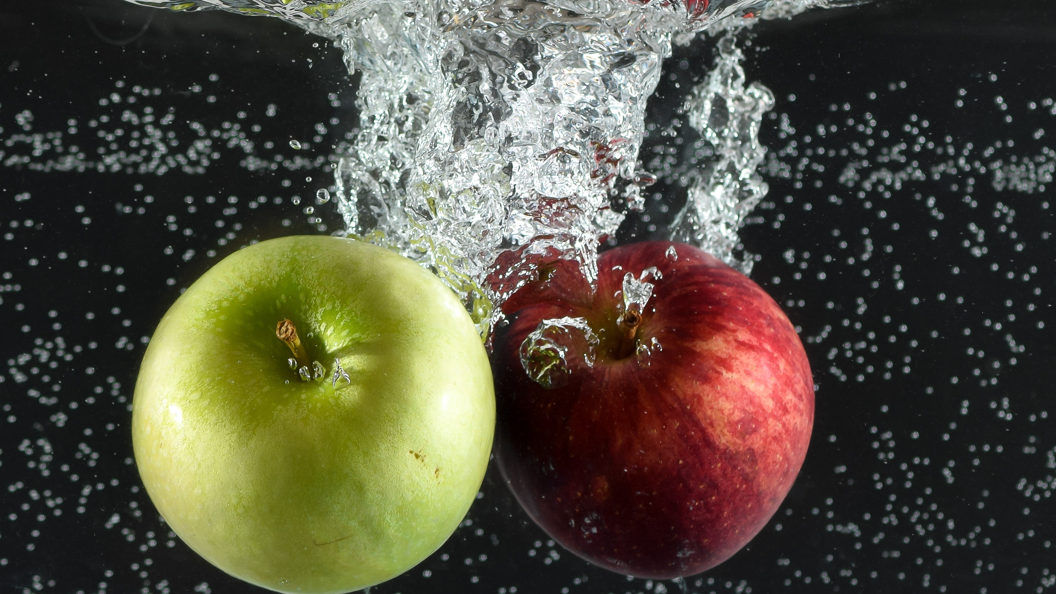Nikki Branstetter Photography-Apples Splash